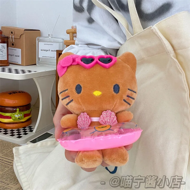 Olá Kitty Pingente para Decoração Mochila Chaveiro de pelúcia Kawaii Saco bonito dos desenhos animados Pele preta Estilo havaiano Círculo de natação