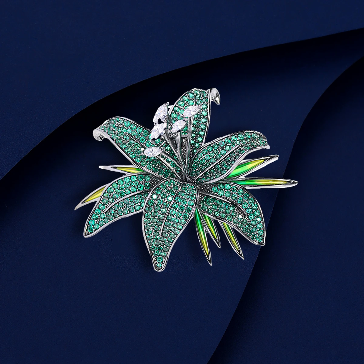 SUYU Autumn New Women's Luxury Zircon Black Flower brooch Stylish and Elegant Design Lily brooch