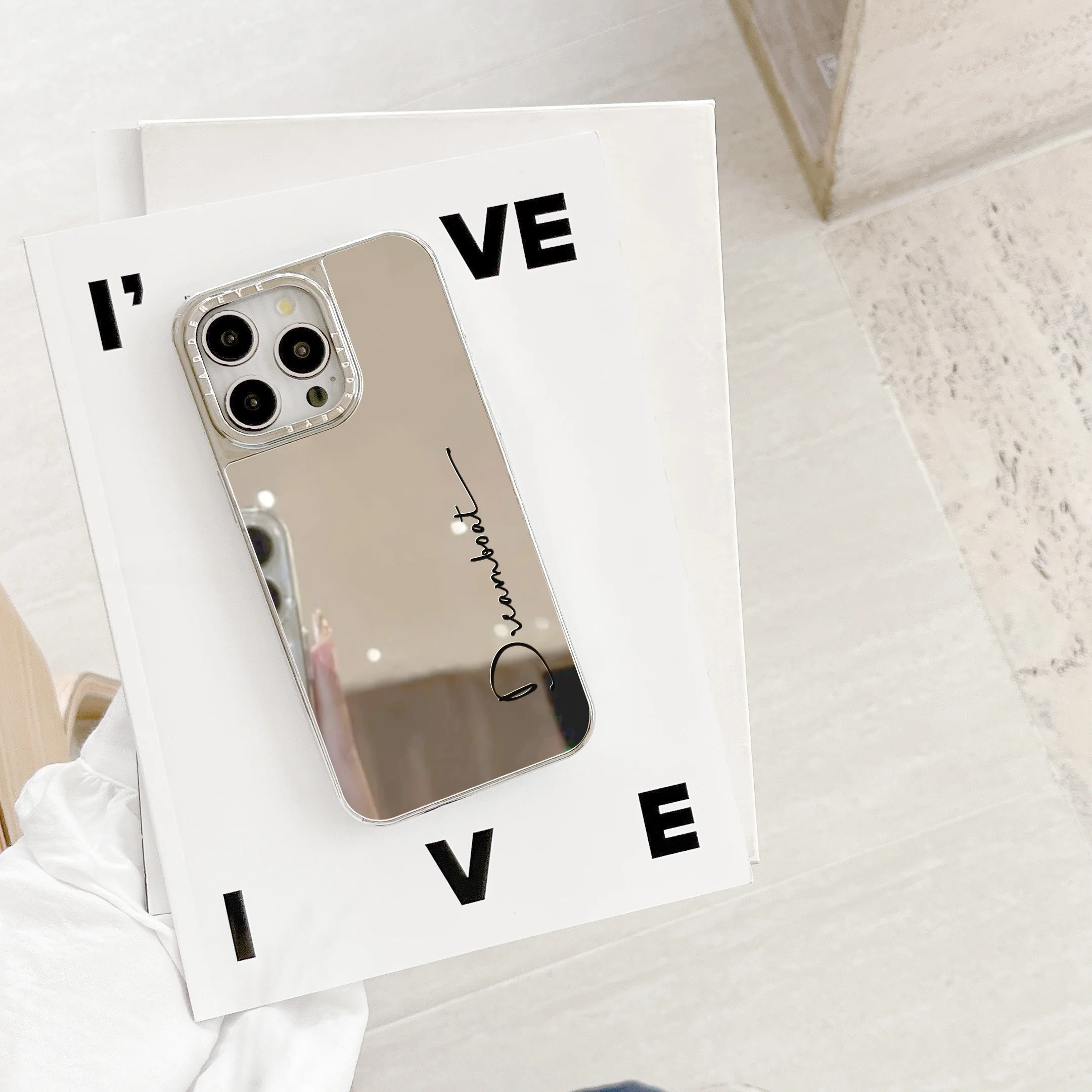 Spersonalizowane etui z inicjałami i imieniem na iPhone 17 16 15 14 13 12 11 Pro Max Plus, luksusowe etui z lusterkiem do makijażu i wzorem w technologii galwanizacji. — zdjęcie produktu 2