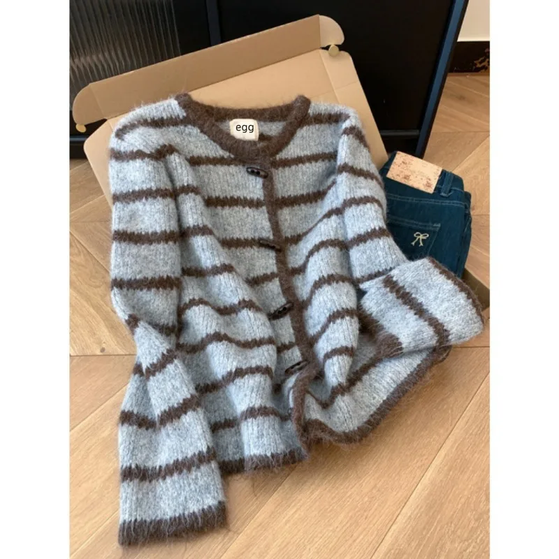 

How White It Looks! Korean Style Cow Horn Button Cardigan 2025 New Thick Striped Knitted Cardigan Round Neck Color Blocked