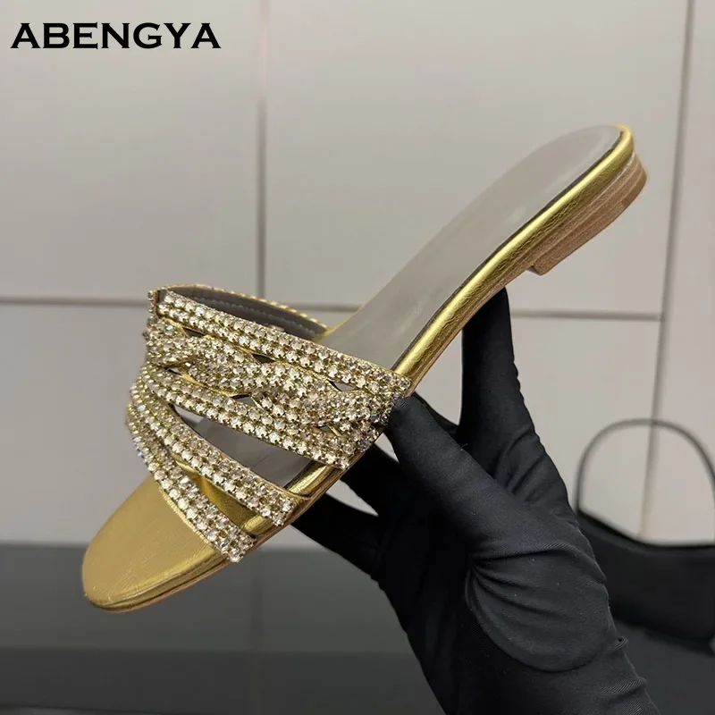 Summer Sexy Rhinestone Leather Flat Slippers Women Open Toe Mules Flat Slides Designer Party Crystal Beach Walking Shoes Woman