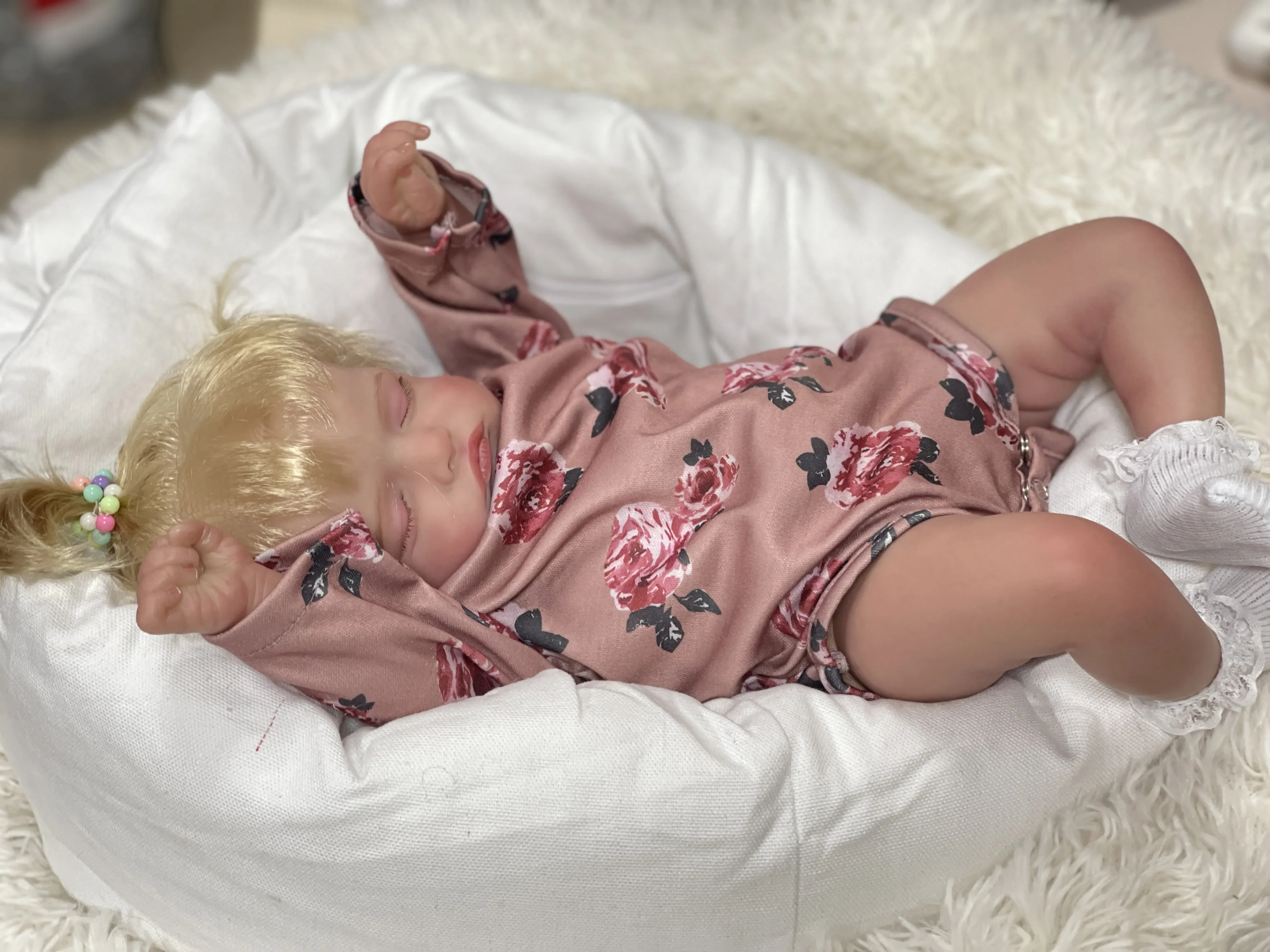 45CM Rosalie Reborn Baby Doll Girl with Blonde Hair Soft Cuddly Sleeping Baby Hand Painted Skin with Visible Veins