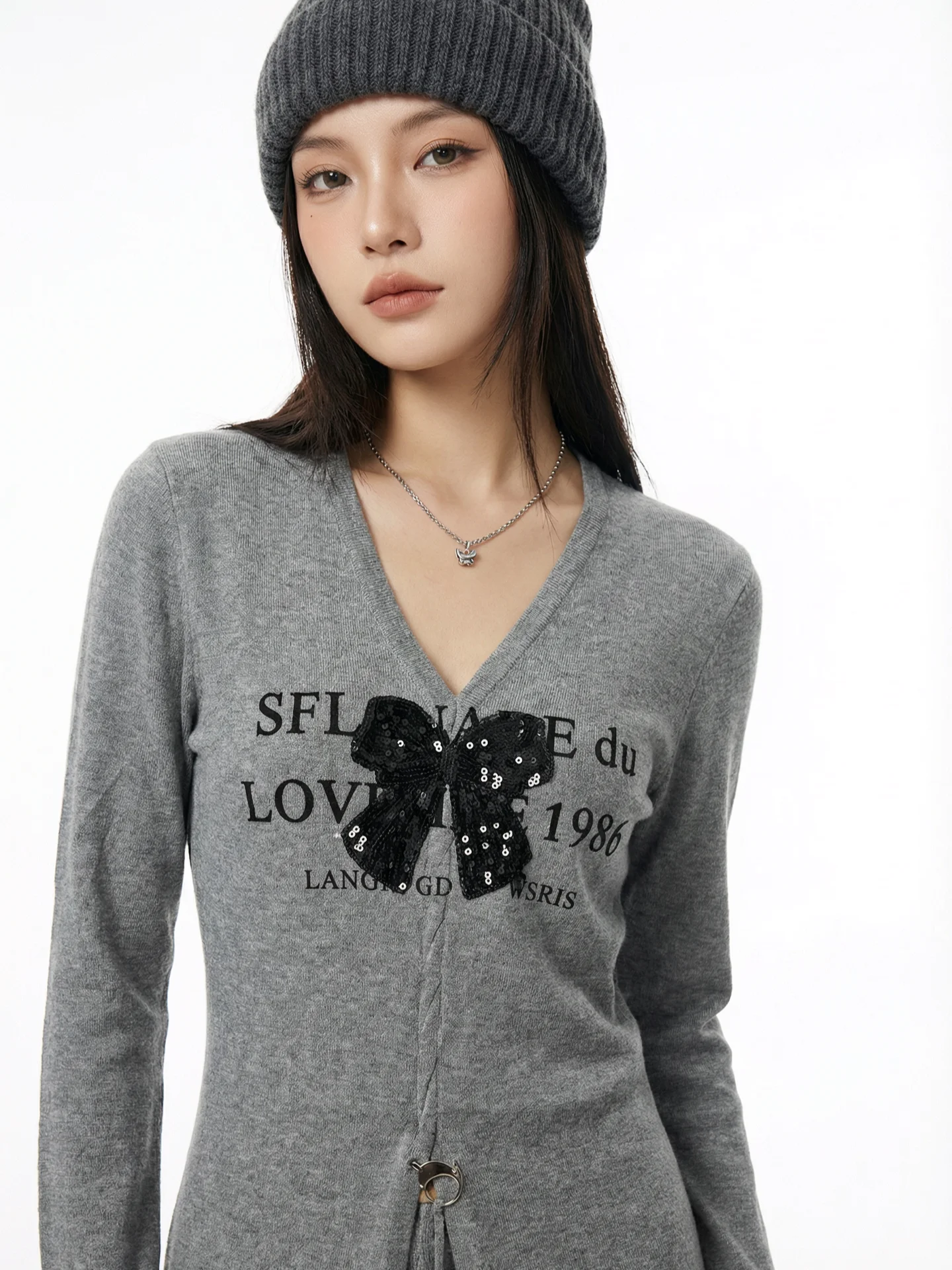 

Элегантное трикотажное платье миди с V-образным вырезом, текстурированное, черно-белое, в корейском стиле, приталенное, для повседневной носки, с длинным рукавом, с принтом