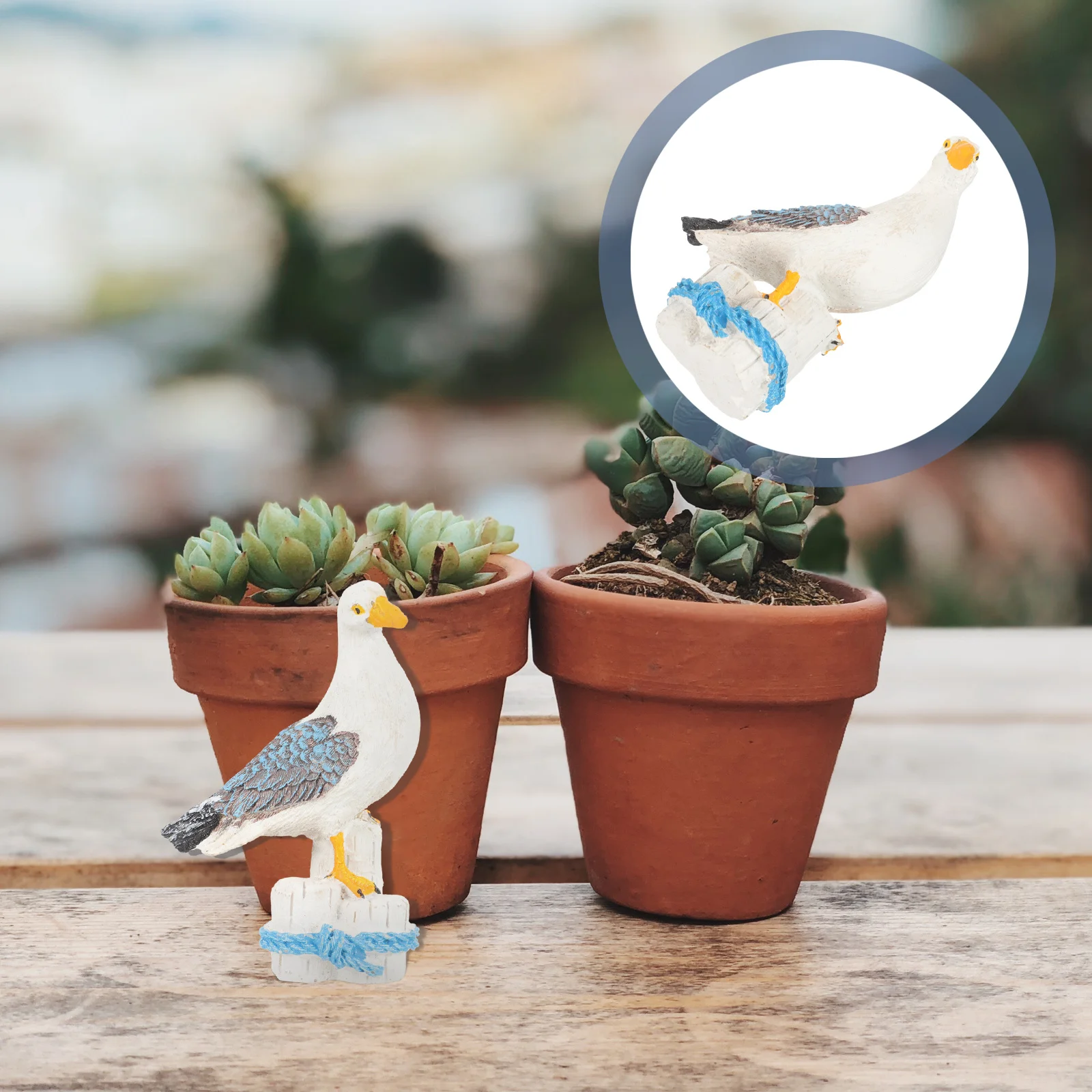 

Small Seagull Sculpture Lifelike Resin Bird Ornament for Desk Bedside Study Cafe Restaurant Garden Outdoor Indoor Decoration