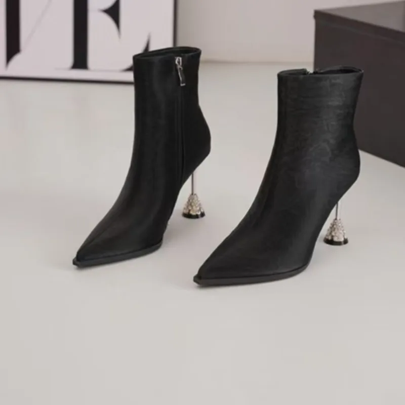 

2025 New Autumn/Winter Women's Ankle Boots Fashion and Elegant Pointed Shoes Thin Heel Thin Bottom Women's Short Boots
