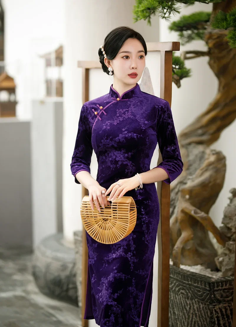 

2023 New Plus Size Red Purple Velvet Cheongsam Women Mid Long Vintage Dress Long Sleeve Slim Traditional Qipao M To 5XL S2418