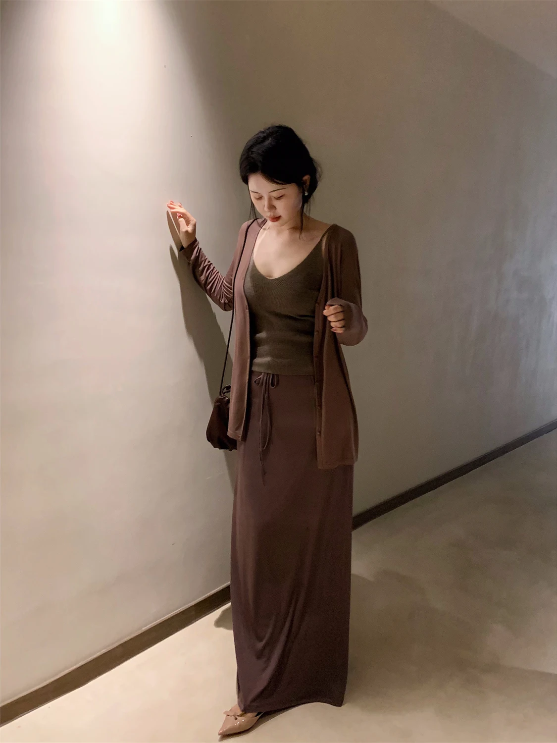 

Новый мягкий уютный кардиган на пуговицах с длинными рукавами, цвет кофе, V-образный вырез, средней длины, верхняя одежда