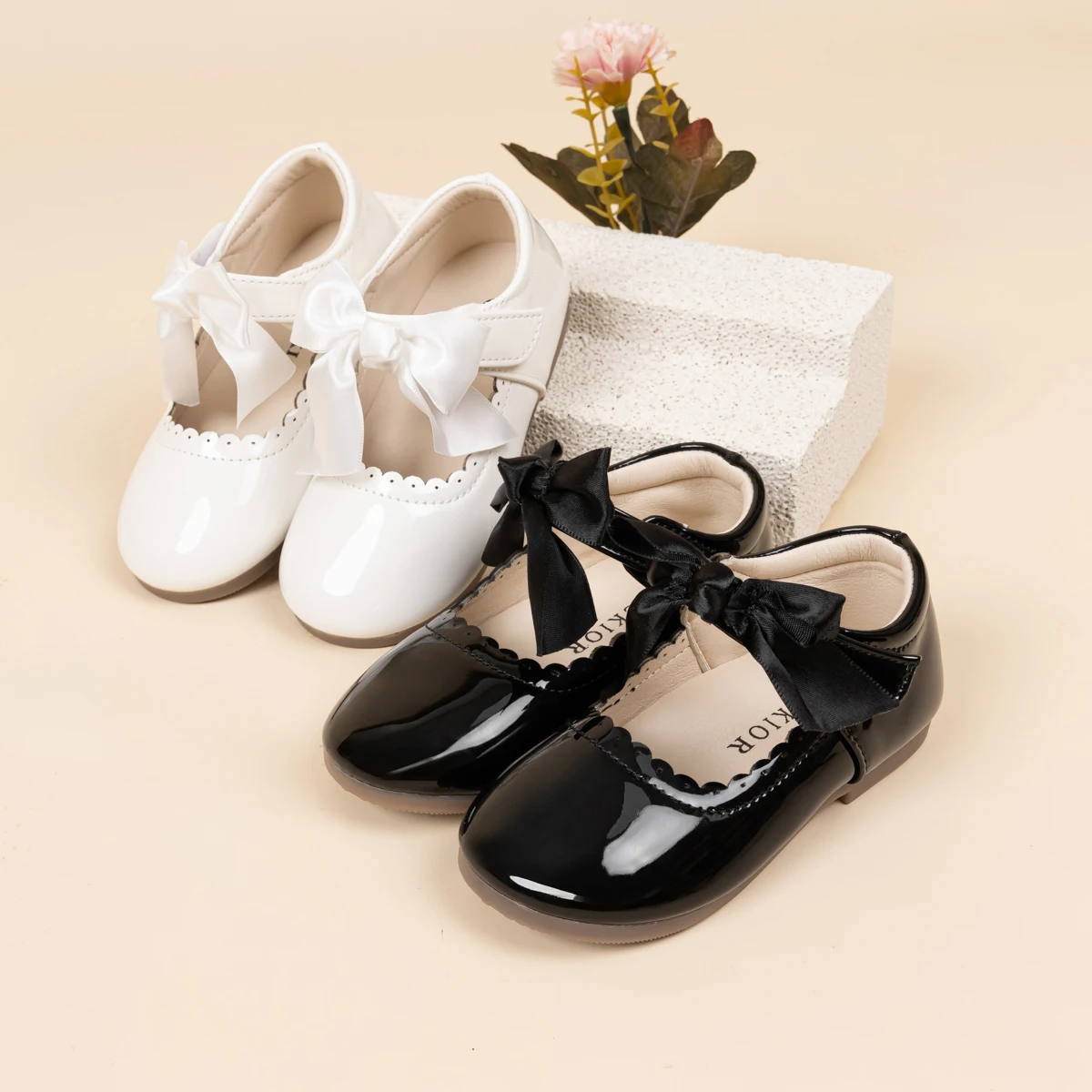 

Кожаная обувь для девочек, весна-осень 2023, новые простые детские туфли принцессы с круглым носком и бантом, нескользящая легкая детская обувь