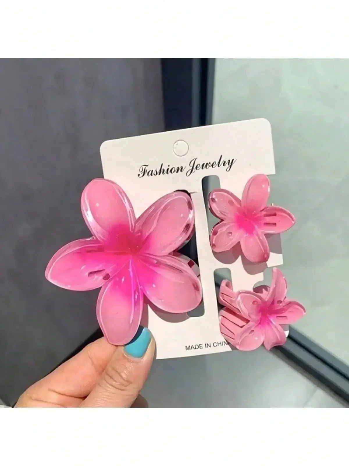Three large flower hair clips, elegant and simple, lightweight plastic hair clips, suitable for everyday wear and parties.