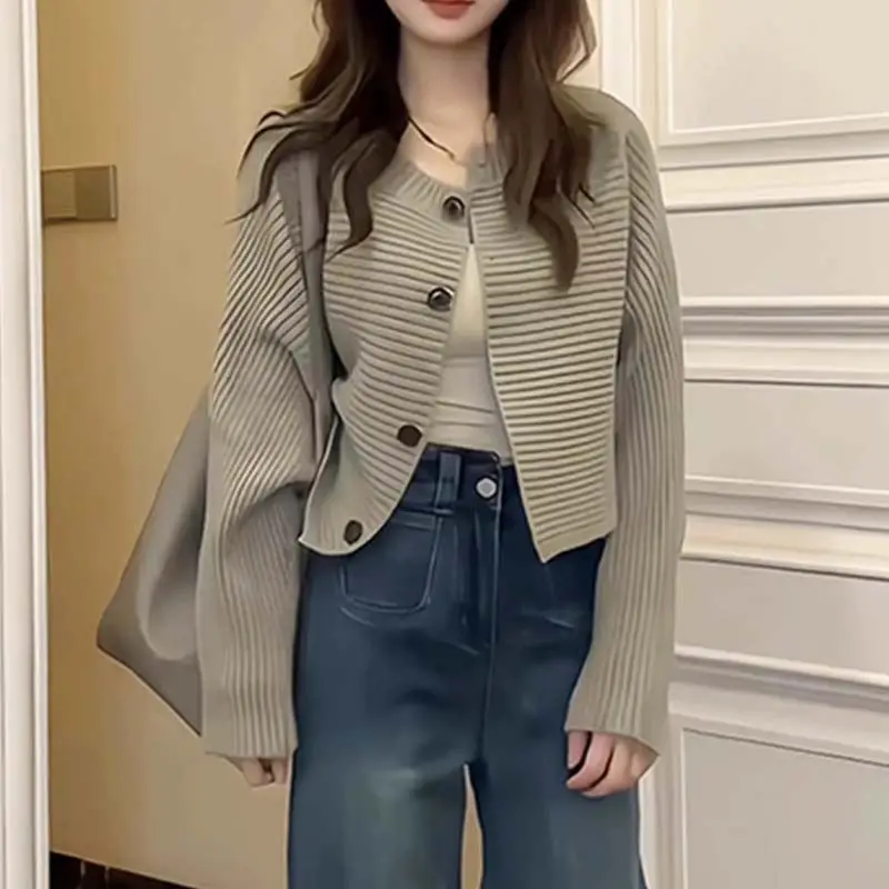 

Sweater Long-sleeved Autumn Niche Short Style Retro Temperament Knitted Cardigan Versatile Top
