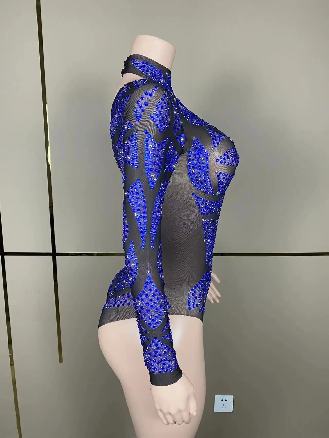 المرأة مثير المرحلة الأزرق الراين تمتد شبكة سوداء ارتداءها الرقص عيد ميلاد الزفاف احتفال زي حفلة التقاط الصور ارتداء