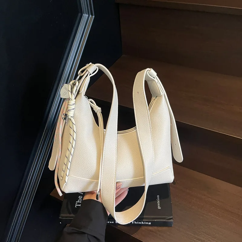 

2025 New Women's Crescent Moon Bag, Chic Underarm Crossbody Purse, Soft Faux Leather Adjustable Sling for Daily Use & Dating​