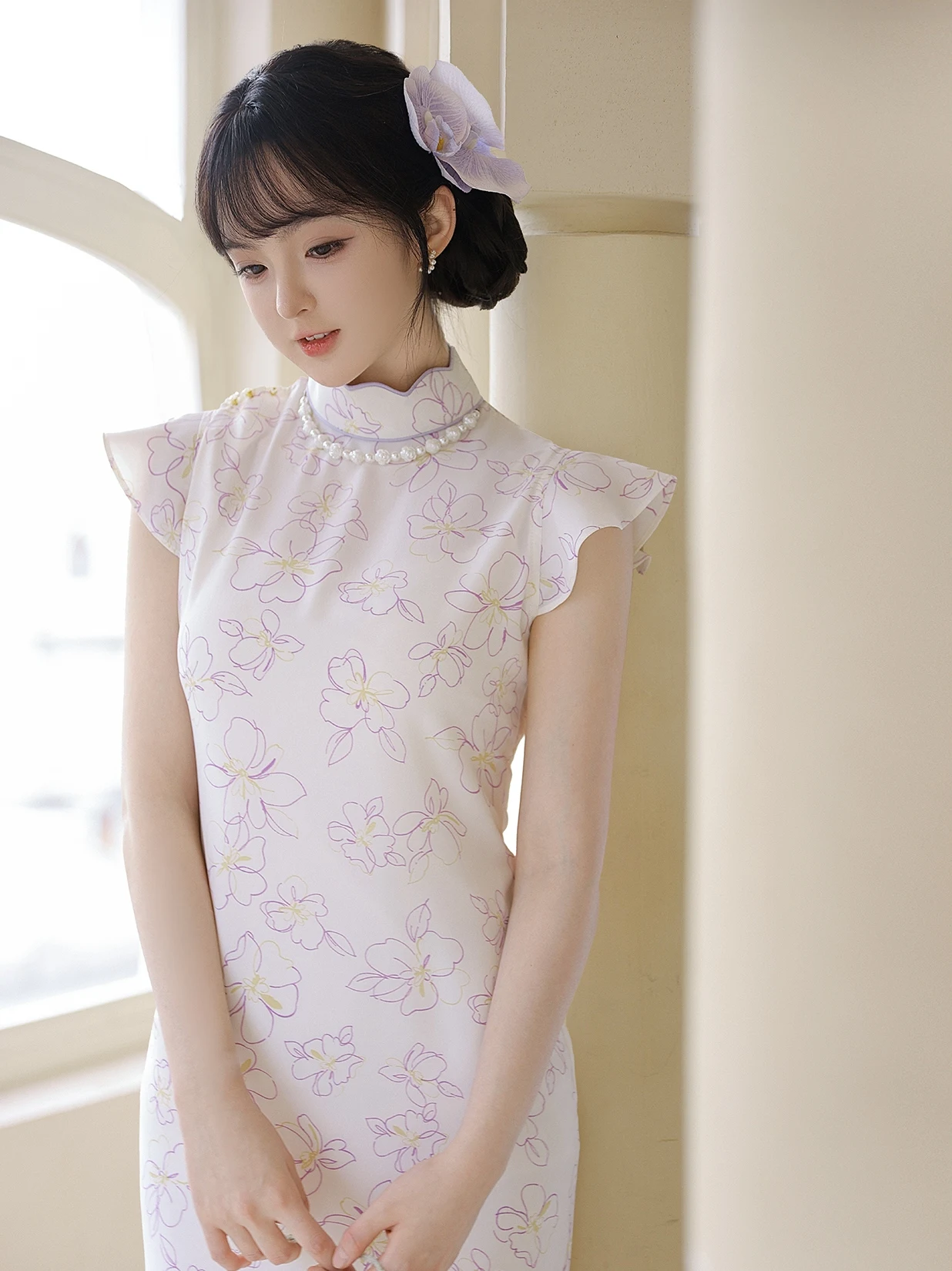 

Новое женское традиционное китайское платье-ципао с длинным цветочным воротником, облегающее, с белым принтом, для молодых девушек, модная новинка