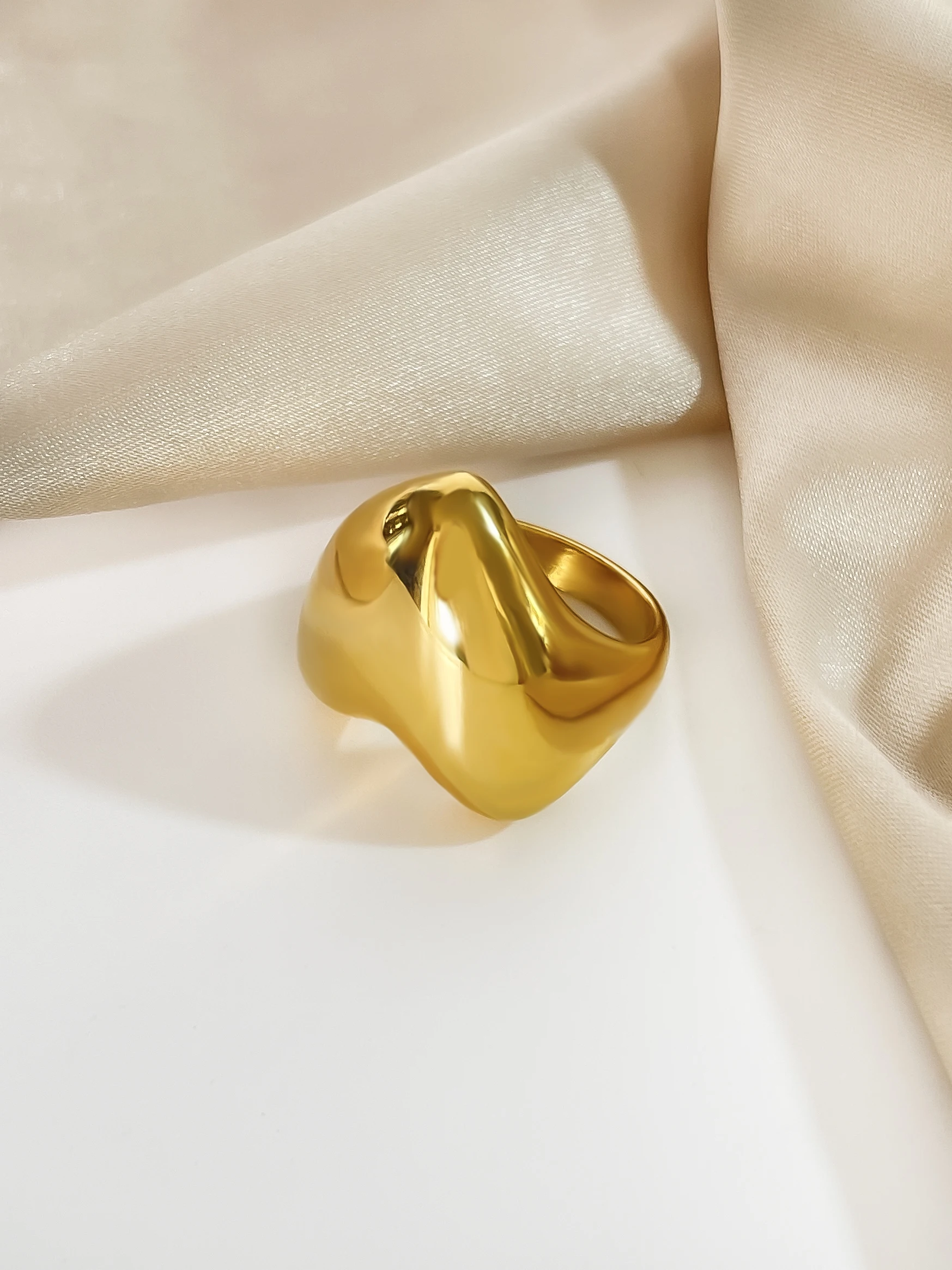 GHIDBK Stainless Steel 18K Gold Pvd Plated Chunky Heart Signet Ring Jewelry for Women Free Tarnish Statement Dome Rings Trend