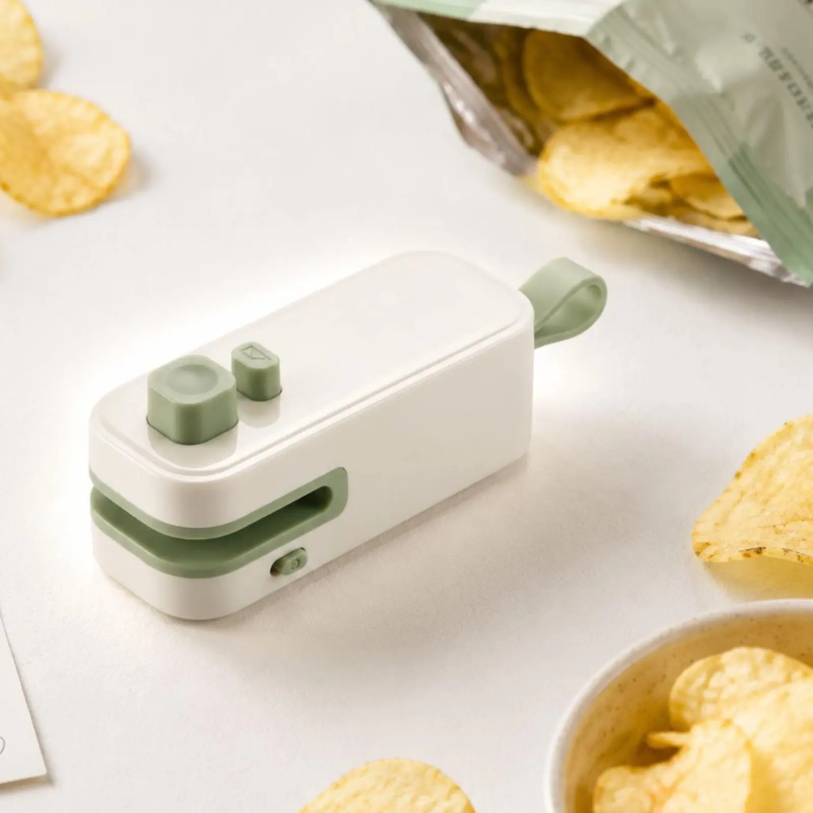

Mini Snack Bag Sealer 2 in 1 Portable Cut Seal Machine Household Tool Compact for Travel