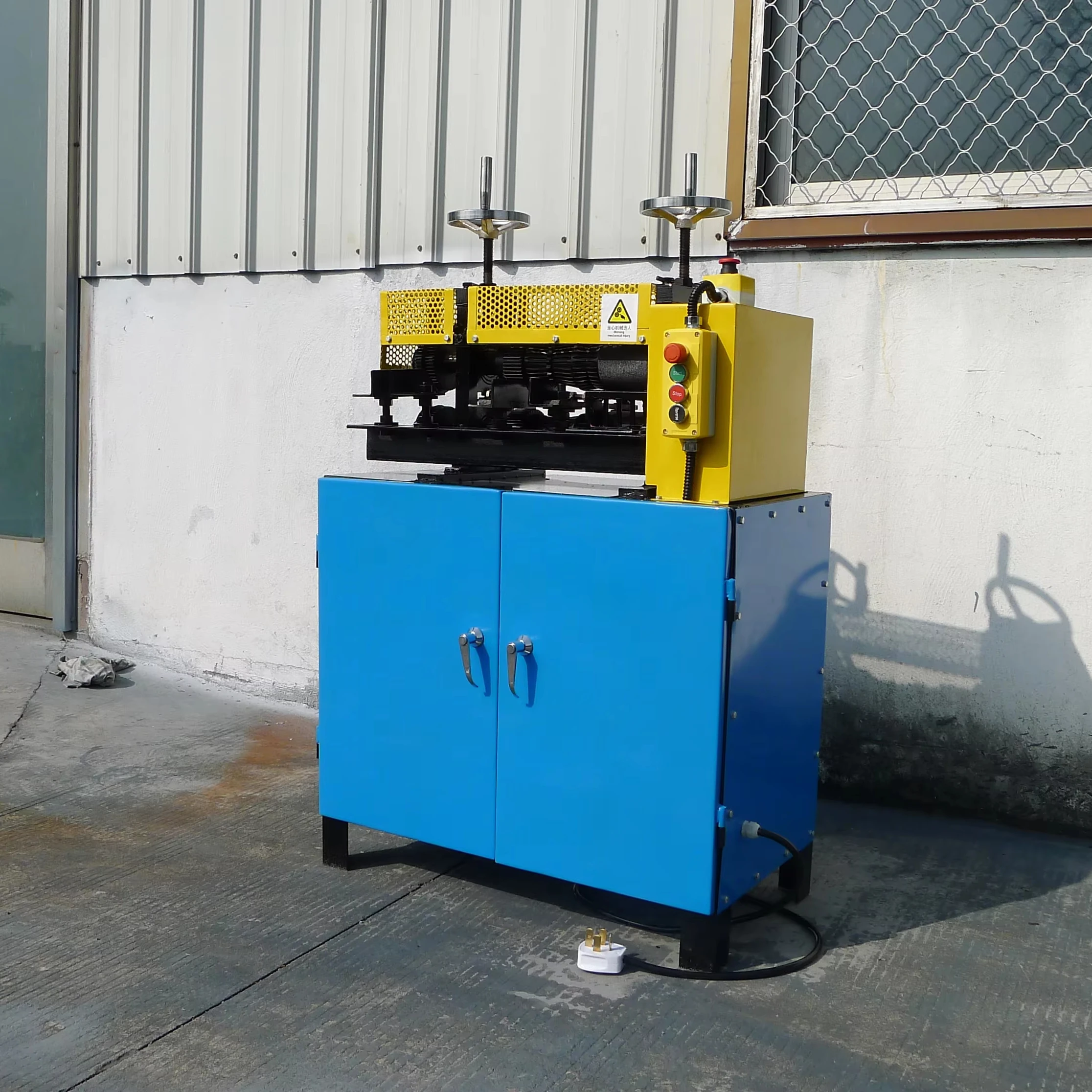 

2024 Mayslynn LP-90 Wire Stripper Machine High Quality Automatic Scrap Cable Scrap Copper Wire Stripping Machinery