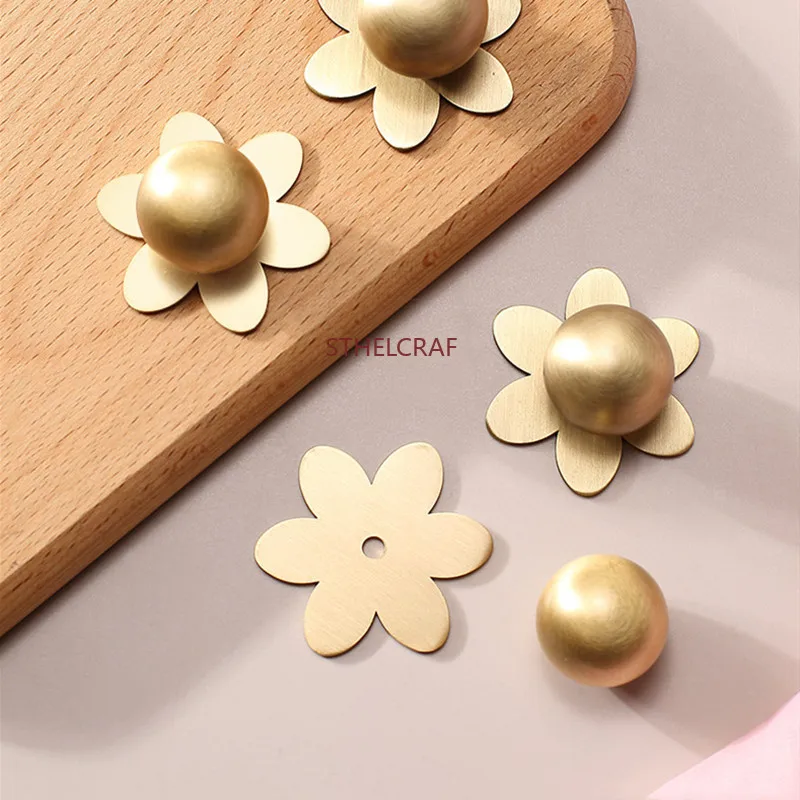 

1PC Brass Kitchen Cabinet Drawer Knobs Single-hole Handle French Style Spherical Cabinet Door Handle Furniture Hardware Pulls