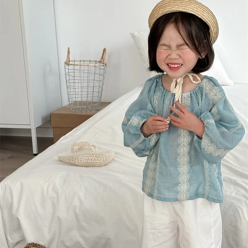 2024, весенние новые товары, однотонная рубашка с вышивкой для девочек, корейская версия, детский топ в иностранном стиле с круглым вырезом