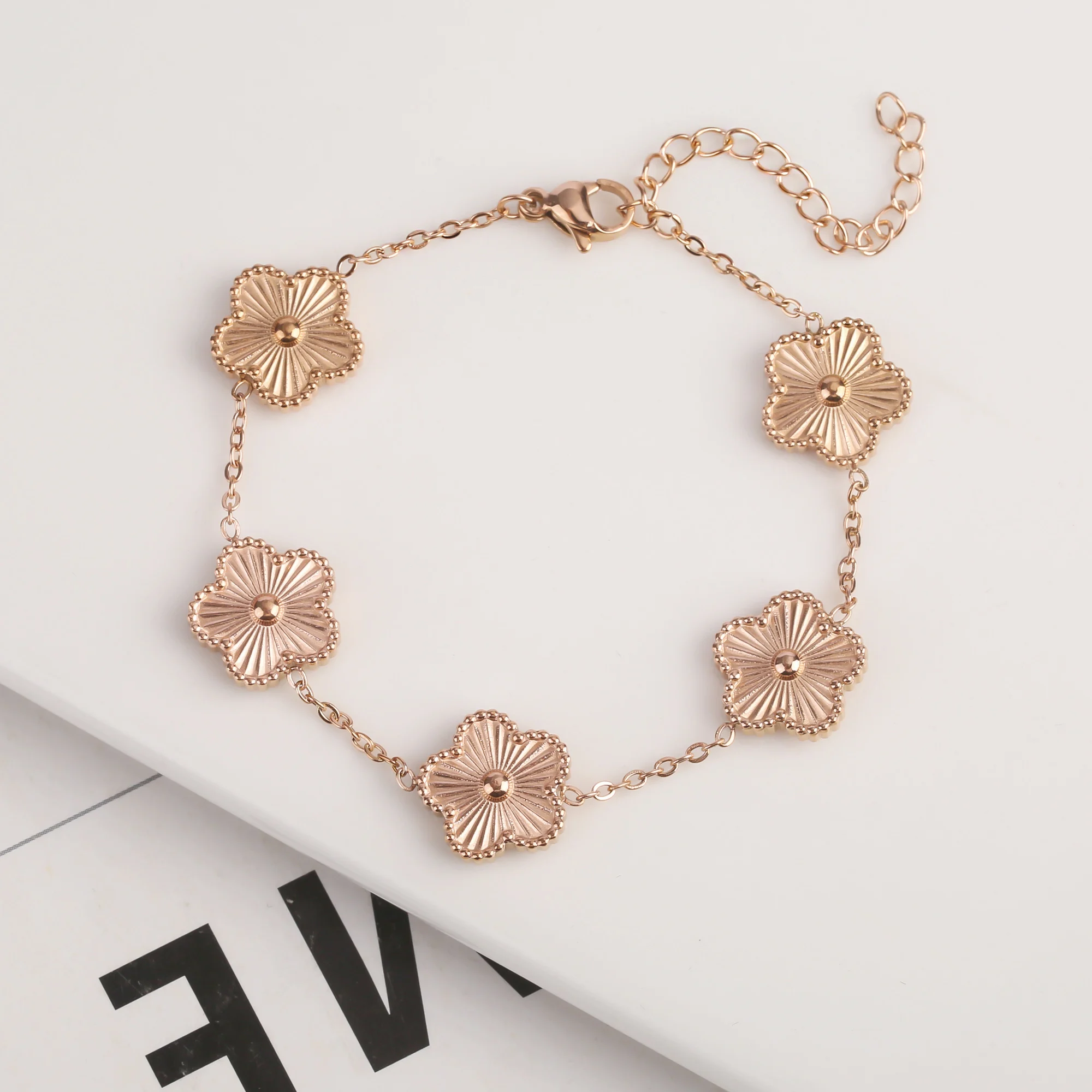 Y2K New Design Metal Plum Laser Five Leaf Flower Plant Bracelet Stainless Steel Waterproof High Quality Women\'s Clover