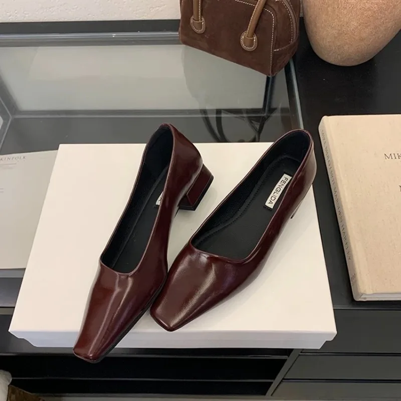 Sepatu Hak Tinggi Wanita Model Terbaru 2025, Hak Rendah Elegan, Ujung Persegi, Nyaman, Cocok untuk Kantor, Tacones