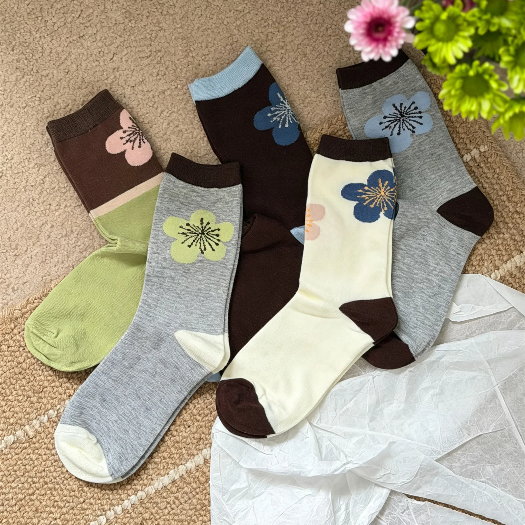 2026 New Women's Socks Autumn and Winter Flower Medium Tube Socks Women Contrasting Color College Style Sweet Cotton Long Socks