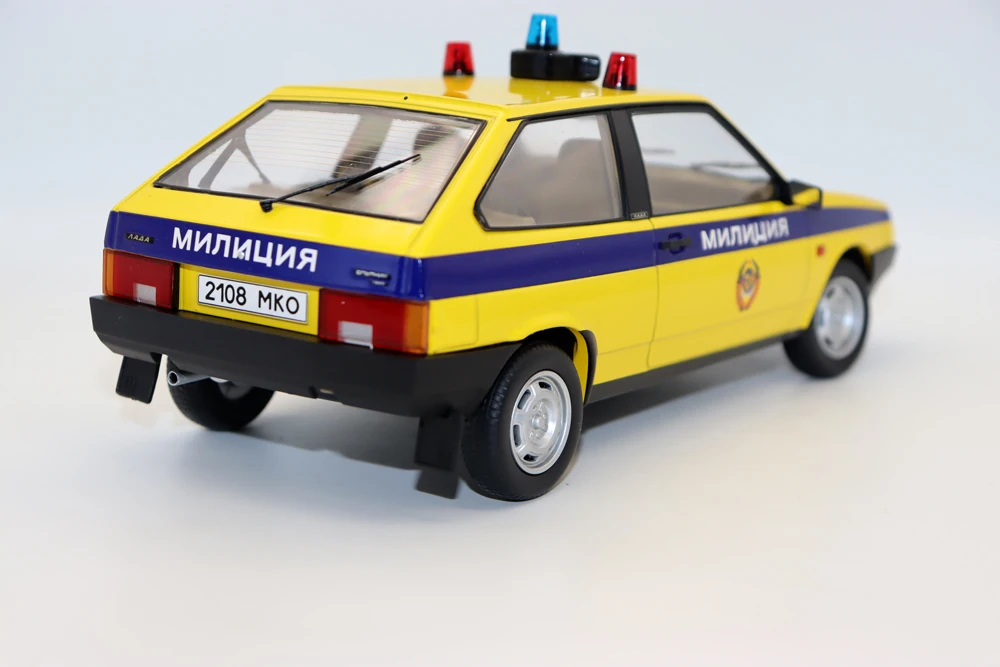 Triple 9 Collection 1 18 Scale Lada 2108 Samara Traffic Police USSR 1989 Diecast models for collection gift toys