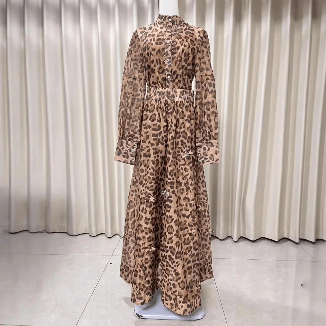 

。 。 。 Новый ретро-стиль с леопардовым принтом и длинным рукавом, тонкий топ с застежкой на талии, элегантная полуюбка для похудения, модный комплект для женщин