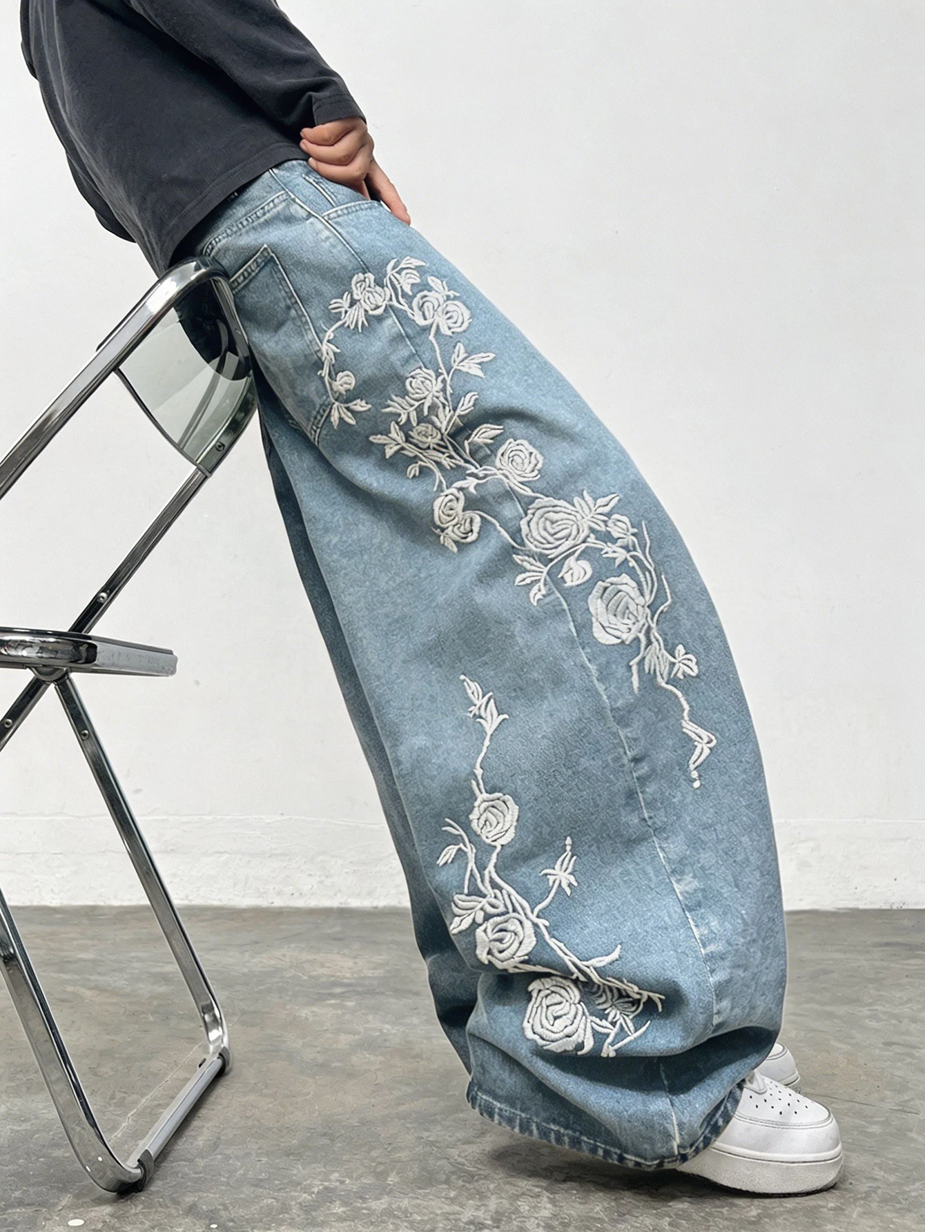 Men's Vintage Rose Embroidery Design Washed Baggy Jeans Y2K Streetwear Fashion Versatile Wide-Leg Pants