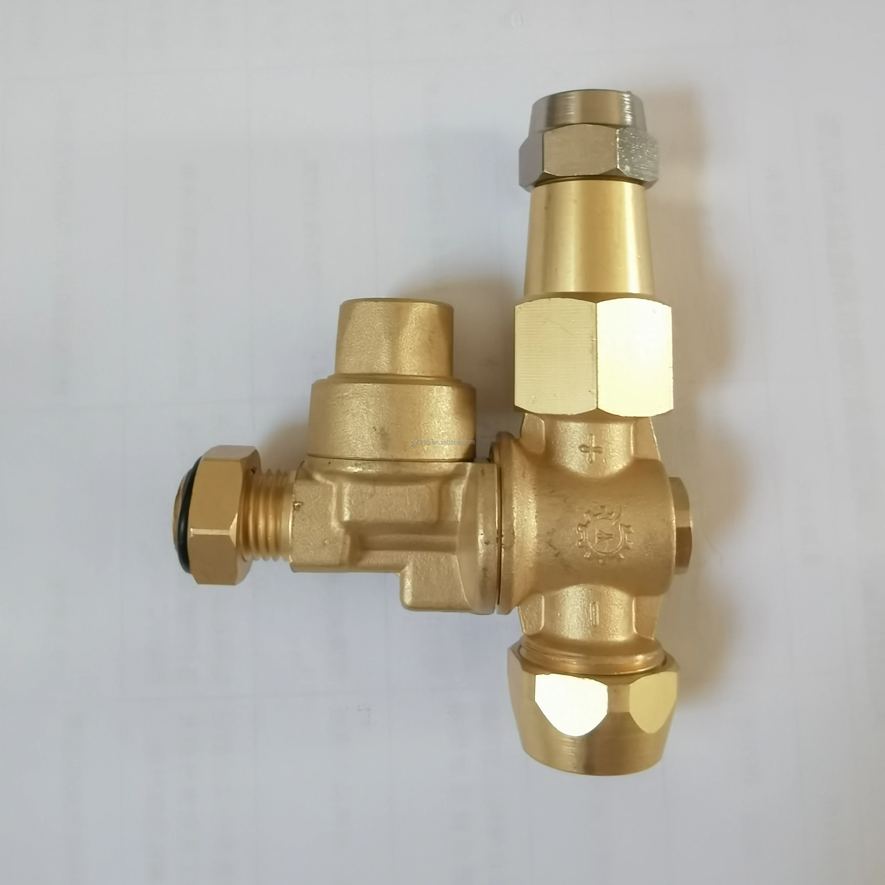 

Italian Ceramic Nozzle for Agricultural Sprayers Adjustable Range with Anti-Drip Feature Copper Material