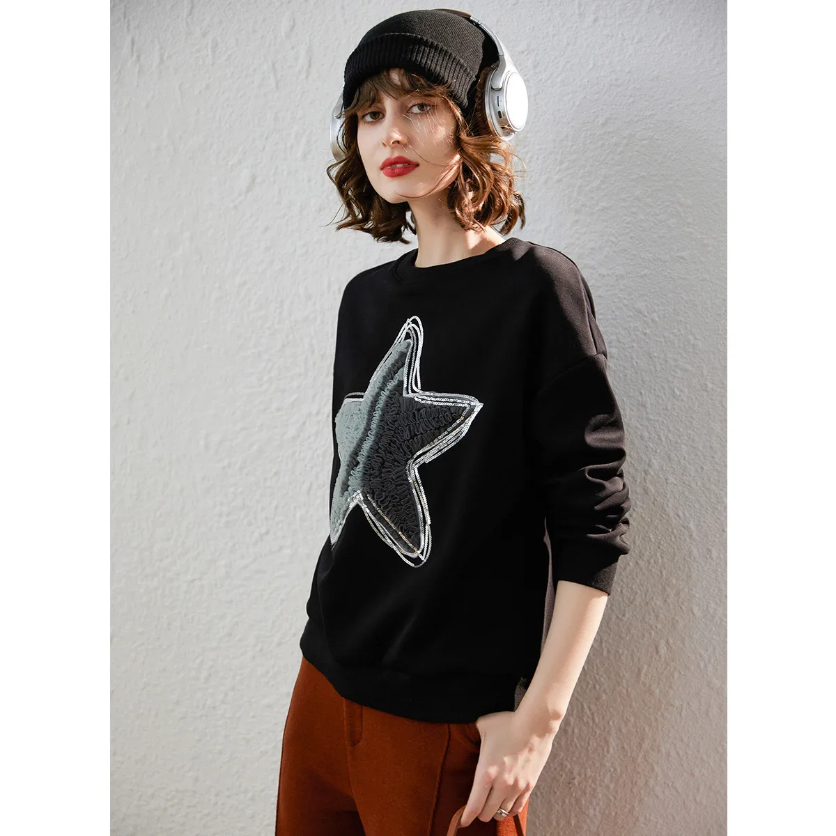 LOUIS YAO 2024 Winter Collection with Thick Velvet Women's Hoodie Three Dimensional Embroidered Pentagram Long Sleeve Top