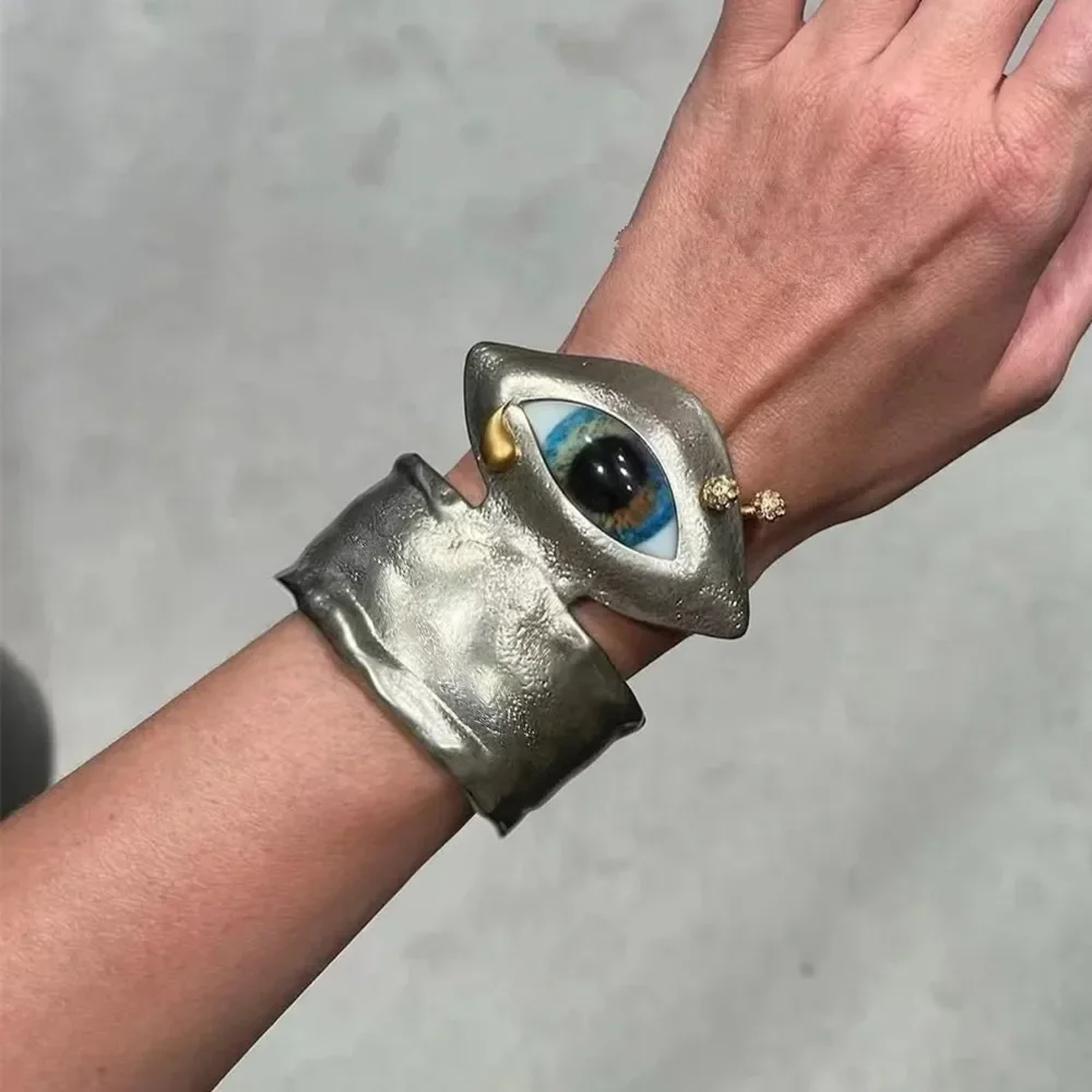 Vintage Ethnic Alloy Metal Blue Eyes Cuff Bracelet For Women, Fashion Exaggerated Hand Open Bangles Accessories