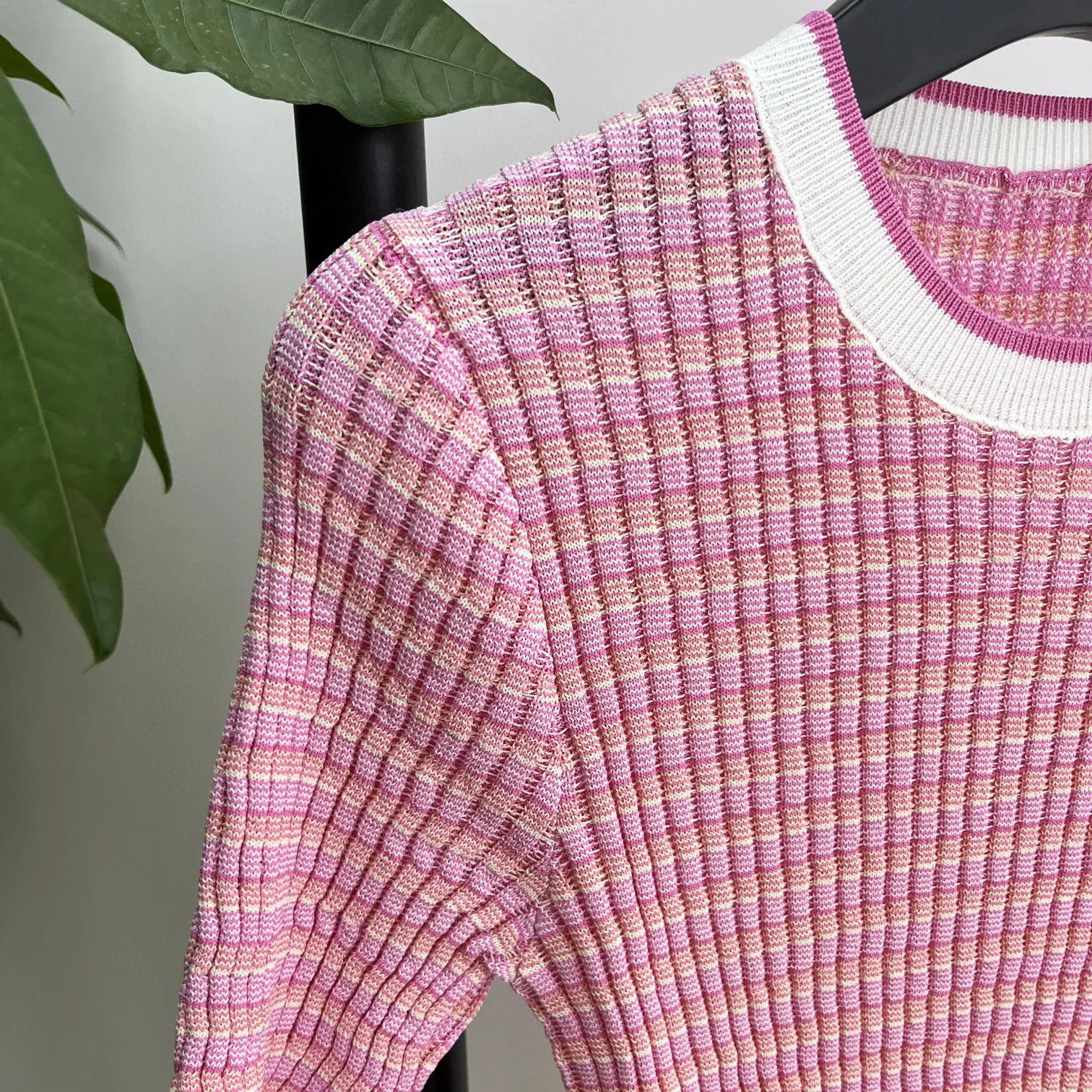 

Women's Short-Sleeved Knit Tee Tops Logo Embroidery Ladies O-Neck Slim Pink Plaid Knitwear Tops Tshirt