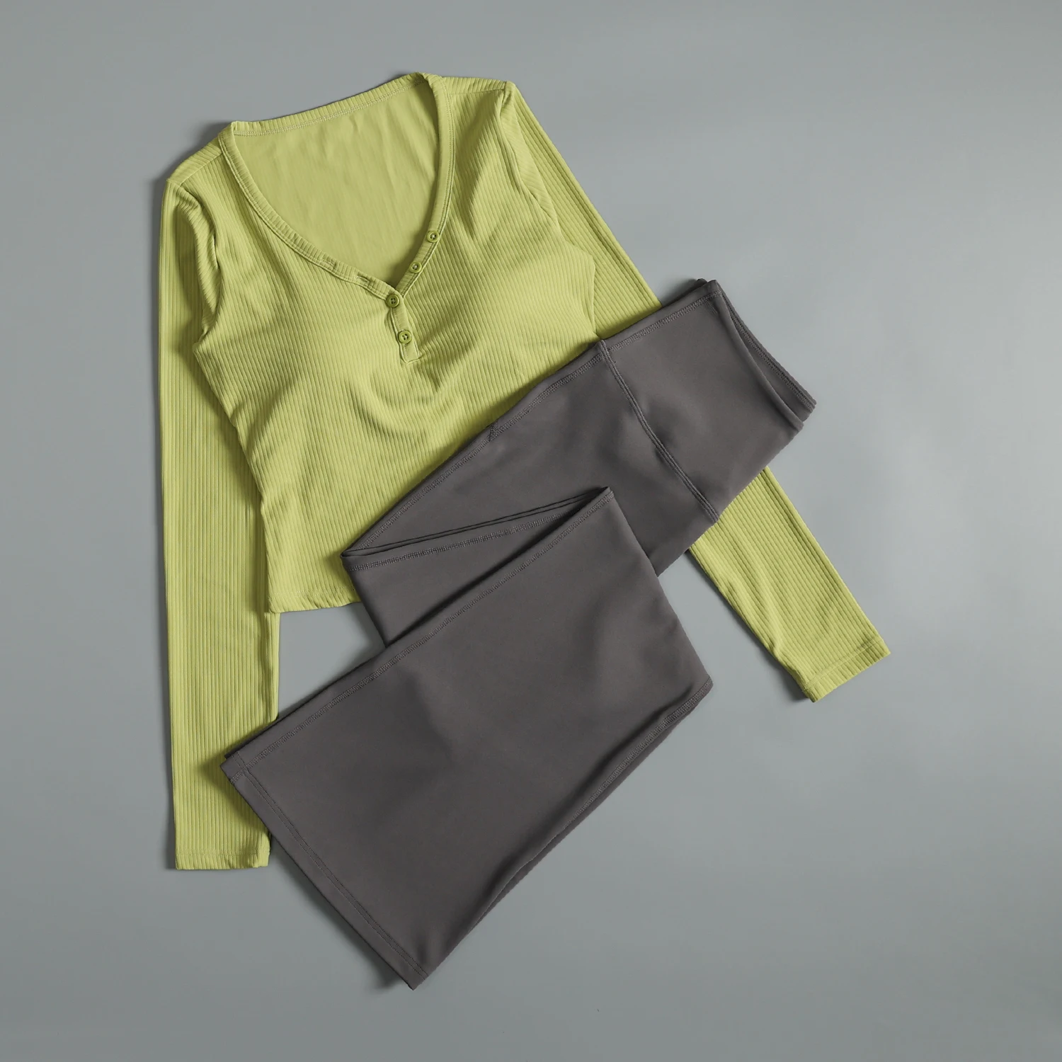 秋の女性用ヨガスーツ、プロのジムエクササイズ、朝のランニング、速乾性、胸パッド付き、スポーツスリムロング