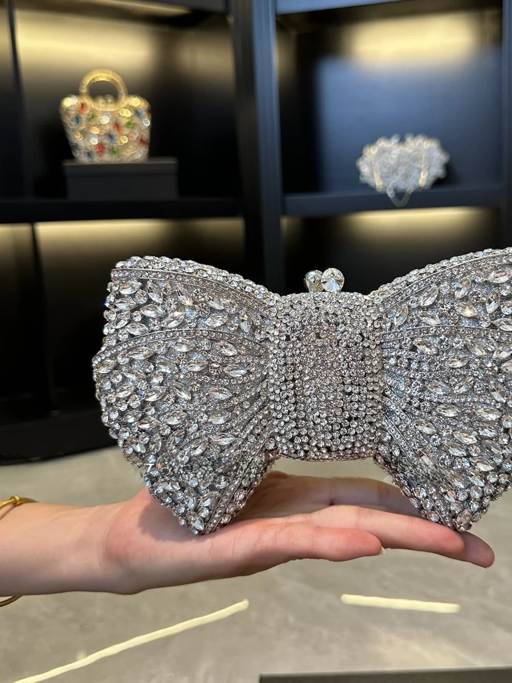 

Вечерняя сумочка-клатч с бриллиантами и бантом для женщин, маленькая, из цинкового сплава, с магнитной застежкой