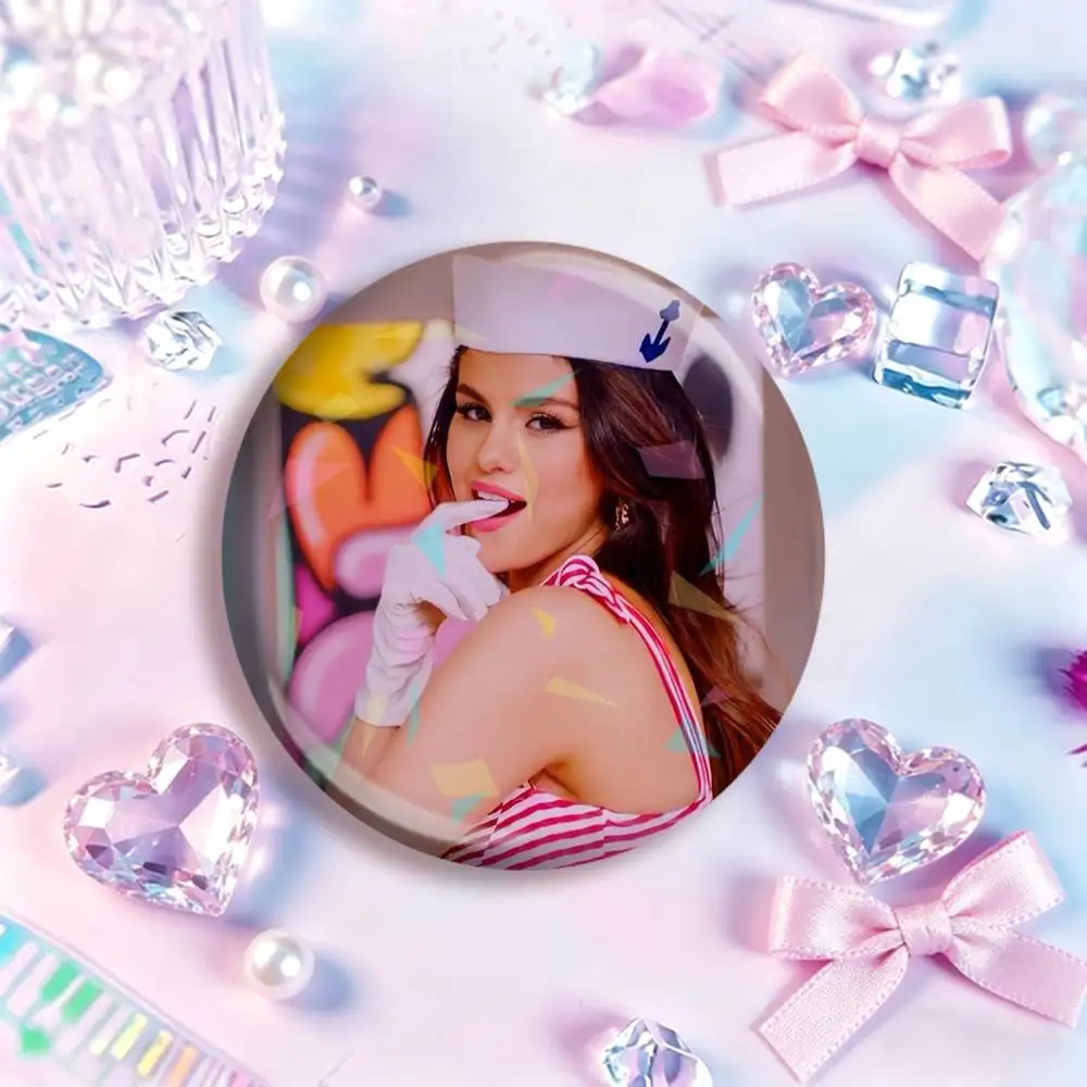 S-Selena Gomez Singer  Laser Badge Creative Pins Brooch for Decor Gifts Fans Collect Easter decorations