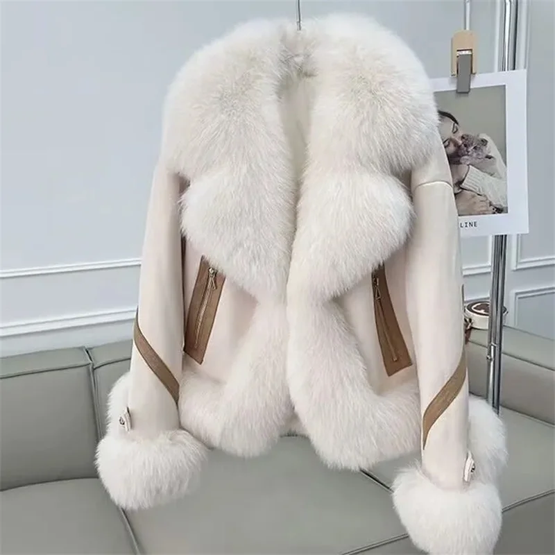 2025 Cappotto in pelle scamosciata impiombata in pelliccia di volpe imitazione Donna Stile corto Inverno Nuovo stile con cotone aggiunto addensato caldo e cappotti di pelliccia