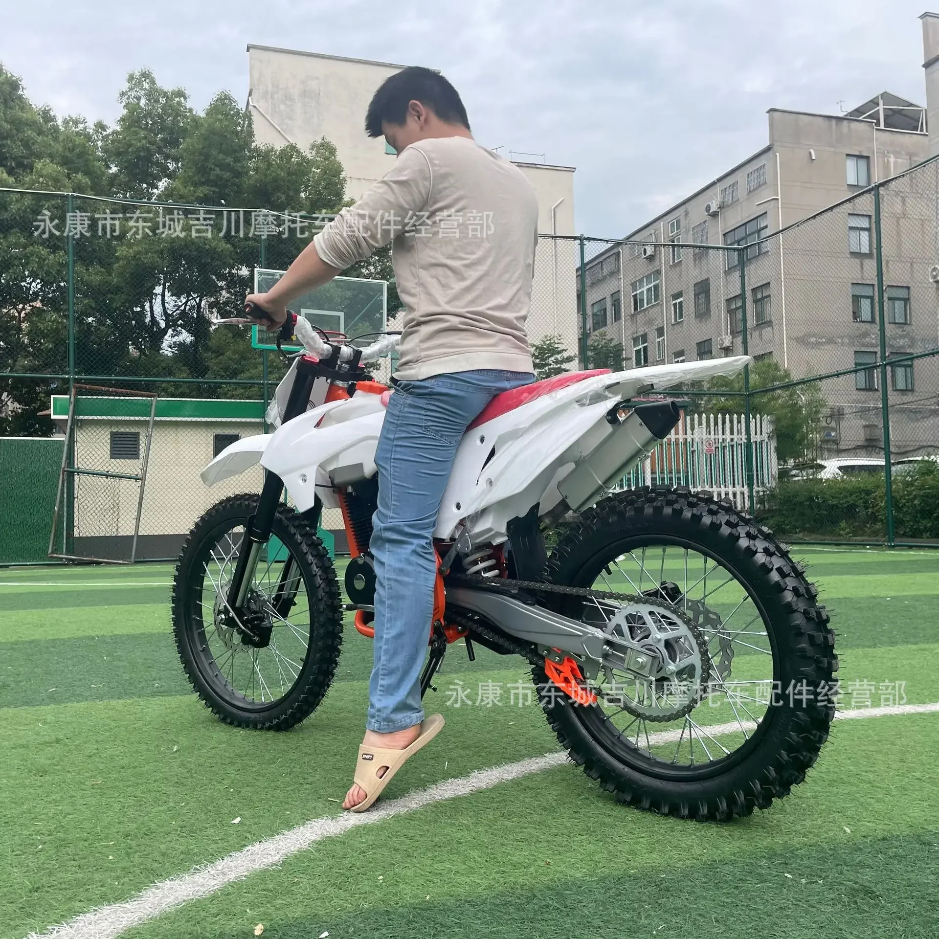 Factory Direct Sale 150cc Two-wheeled Dirt Bike Fuel All-terrain Mountain Off-road Motorcycle