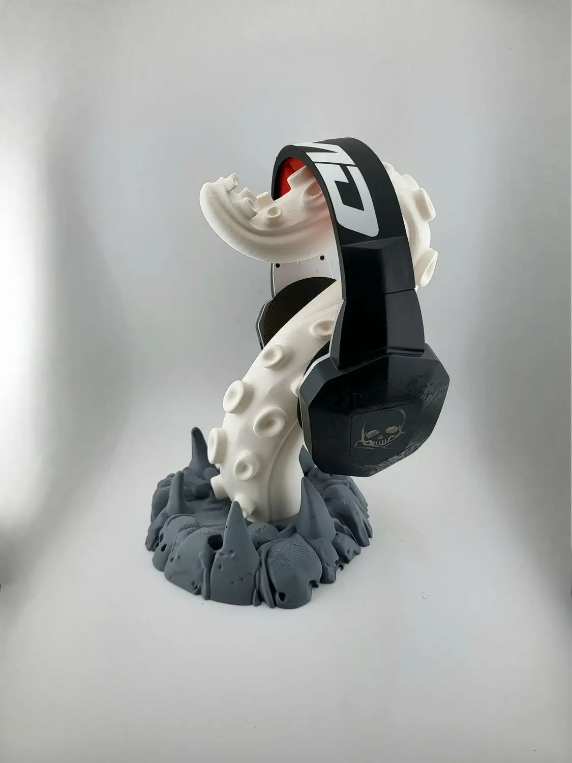 Octopus Tentacle Headphone Stand 3D Printed Desk Ornament Tentacle Holder Over Ear Gaming Headphone Stand - view 3