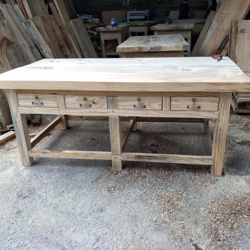 Wooden fitter workbench, solid wood to create a stable and durable heavy-duty wooden table