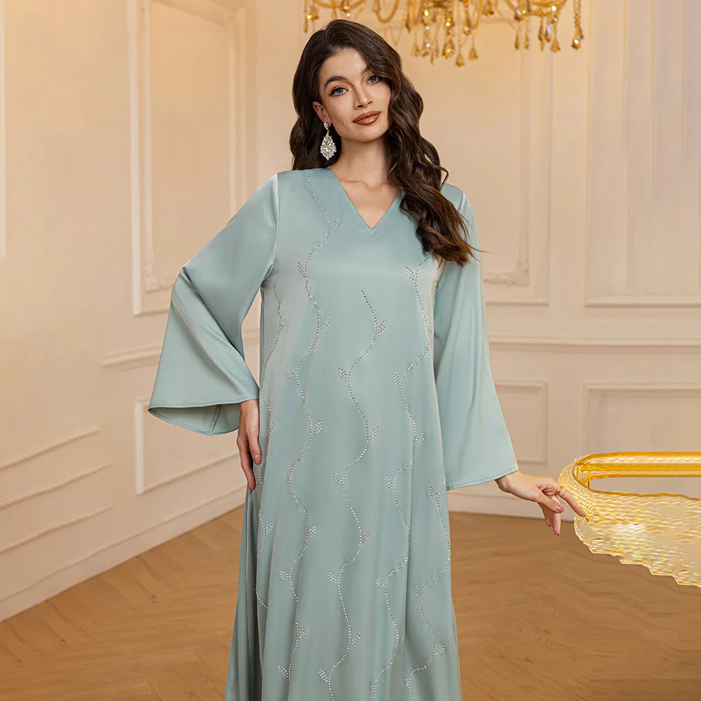 

Middle East Dubai Women's High-end Texture Satin Hot Diamond Robe Elegant Dress Dress Fashion Simple Temperament Vacation Style