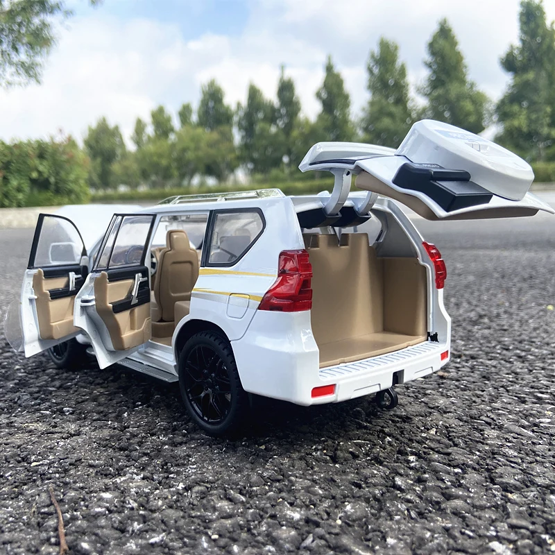 1:18 TOYOTA Prado SUV Alloy Car Model Diecast Metal Toy Off-road Vehicle Car Model High Simulation Sound and Light Toy Gift