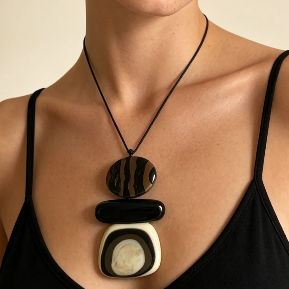 Vintage Abstract Irregular Geometric Resin Pendant Necklace for Women Wax Cord Chain Long Necklace Boho Ethnic Statement Jewelry
