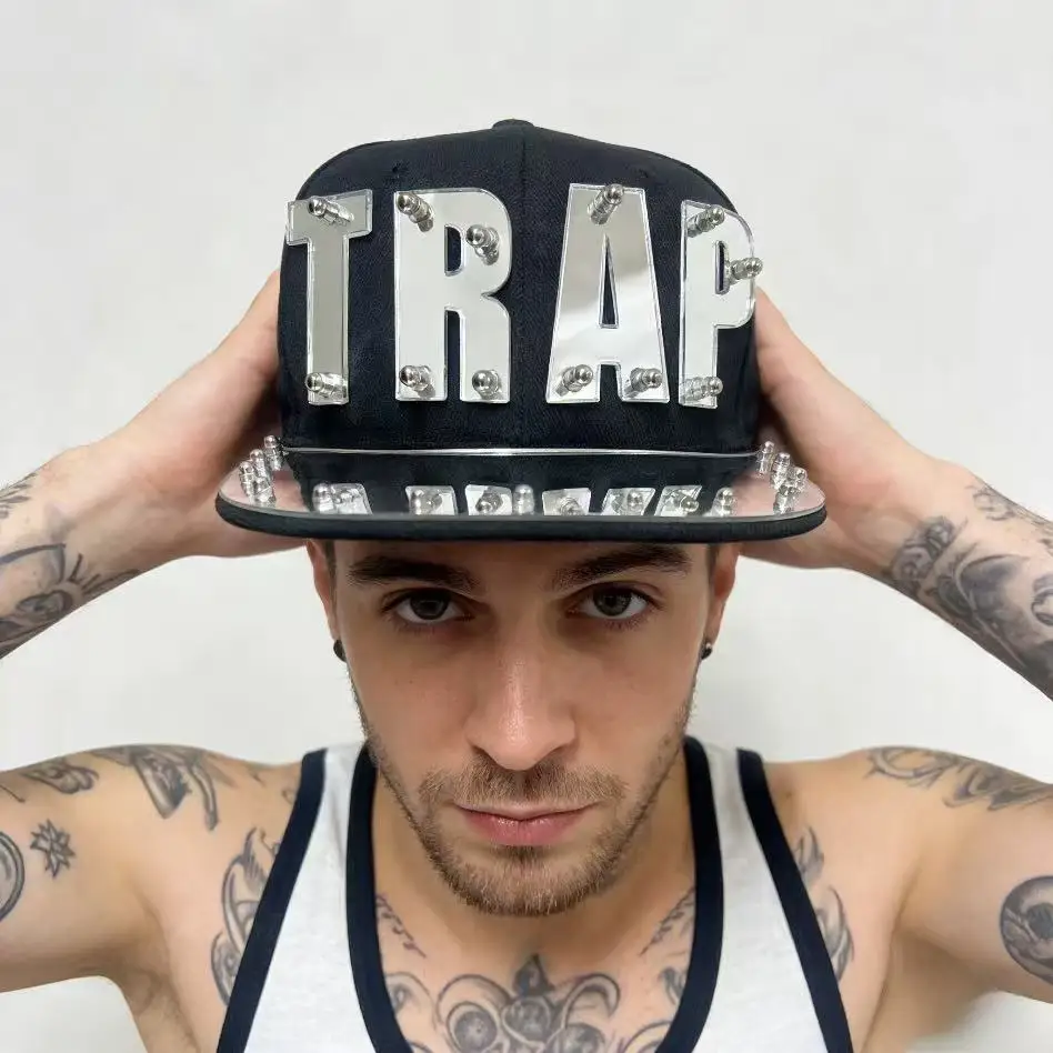 

Spring and Autumn New Street Fashion Personality Letter Lens Rivet Metal Decoration Hip-Hop Rock Nightclub Party Performance Hip-Hop Hat