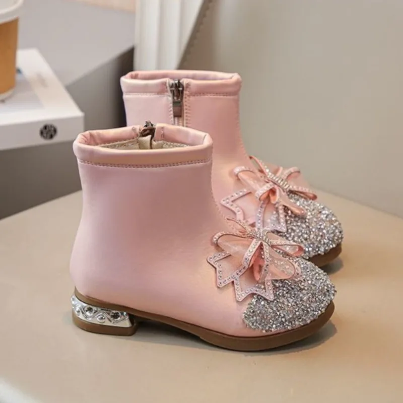 2026 الخريف الشتاء الفتيات الدافئة رقيق لينة وحيد الأميرة حذاء من الجلد أداء أنيق أحذية الموضة للأطفال ​