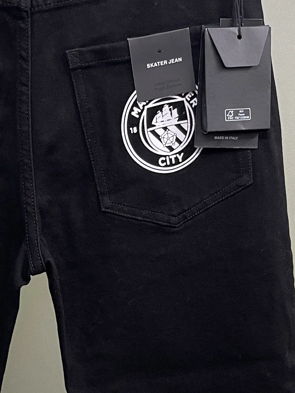 2024 Spring/Summer New denim shorts for men, D2 jeans, trendy men, washed, worn, patched, painted, slim fit