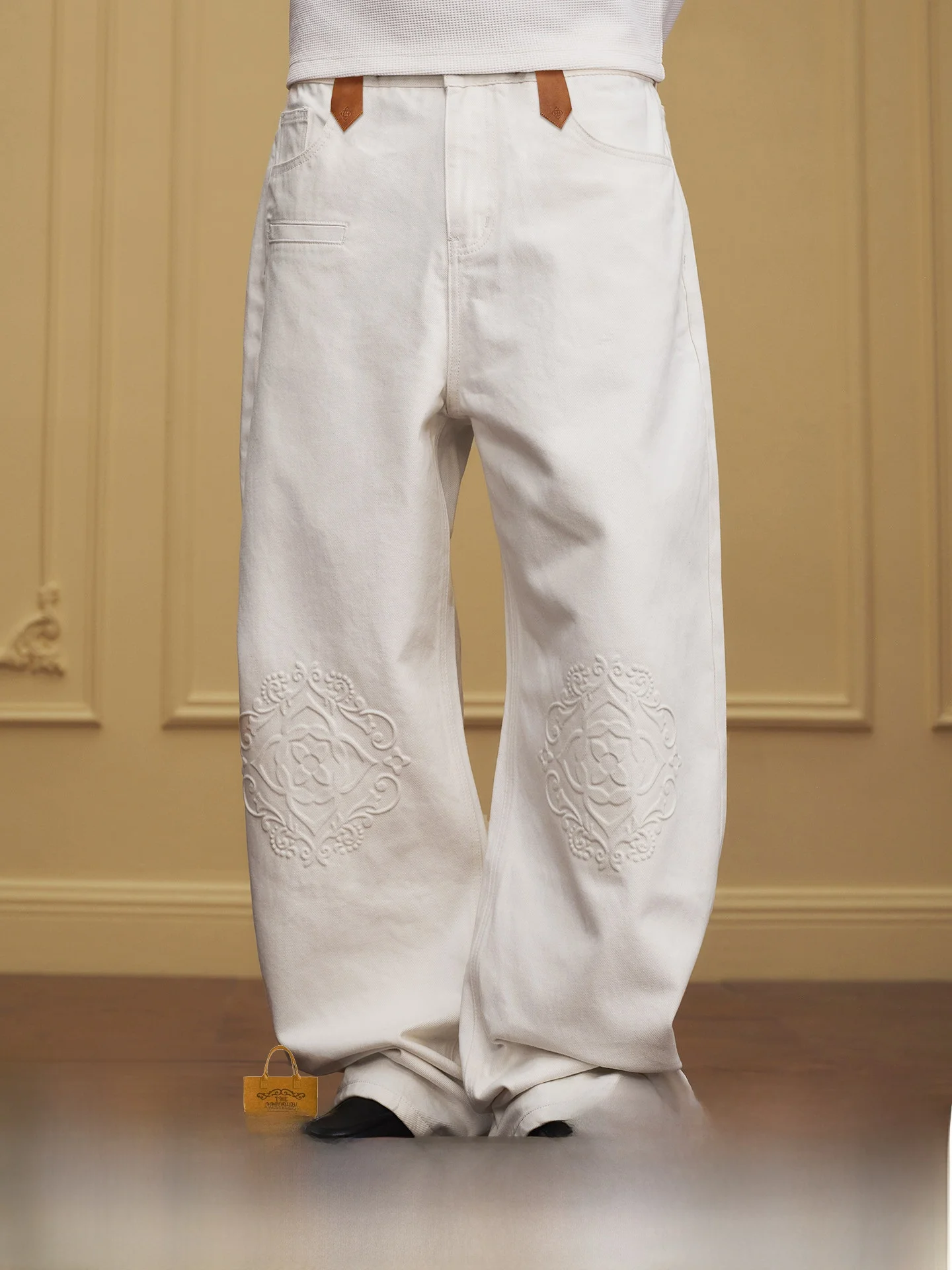 Calças Jeans Brancas com Design de Flores em Relevo, Corte Reto, Moda Masculina e Feminina, Calças Longas Versáteis em Algodão Estilo Retrô