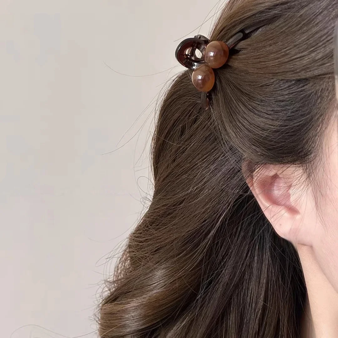 

Elegant brown color resin bead hair clip, cherry blossom mini hair clip, simple design, suitable for daily wear