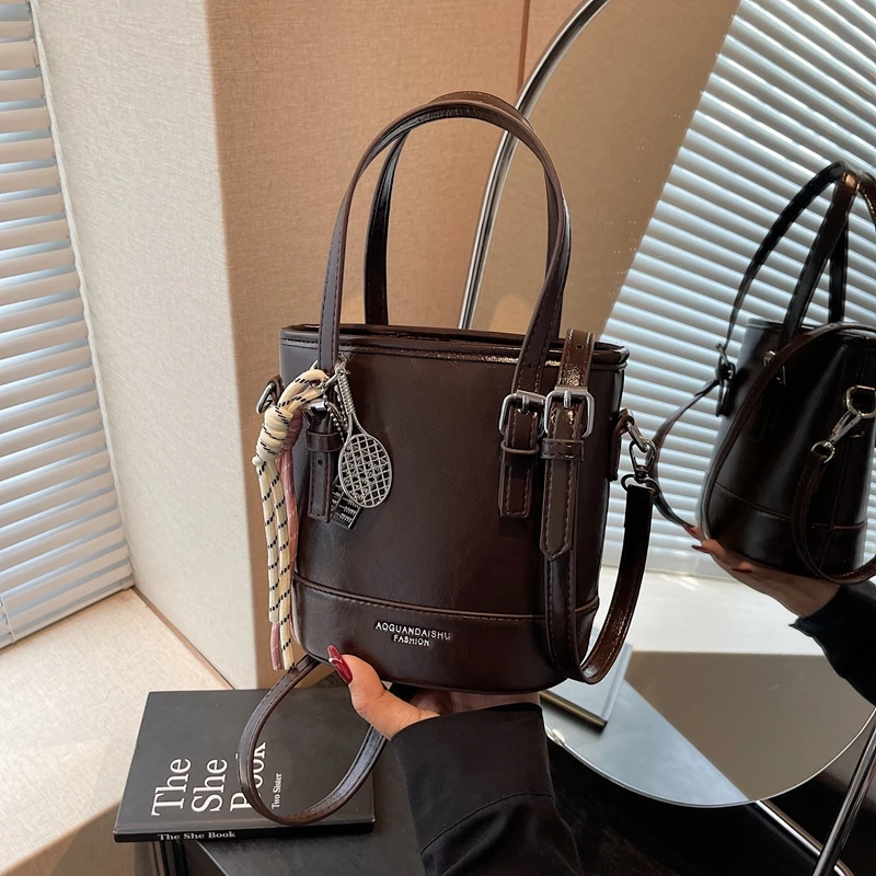 

Стильная сумка через плечо из искусственной кожи Женская дизайнерская сумка с регулируемым ремешком, несколькими карманами и магнитной застежкой Офисный кошелек