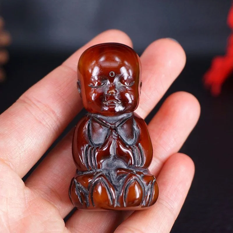 

Антикварный орнамент из рога яка: маленькая подвеска-украшение в форме монашеского киноварного креста