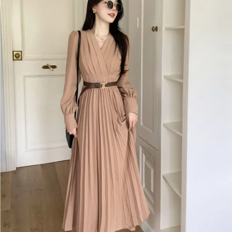2023 Spring and Autumn French New Long Sleeved Dress Women's Khaki Fashion Slimming Pleated Skirt Trend